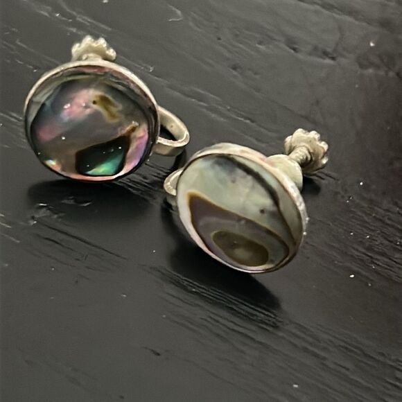 VIntage Signed Alpaca Mexico Sterling screwback earrings with mother of pearl - Picture 5 of 6